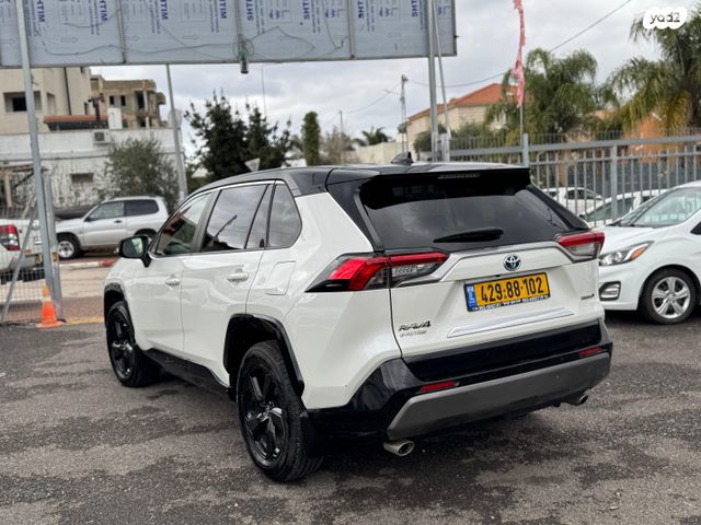 טויוטה RAV4