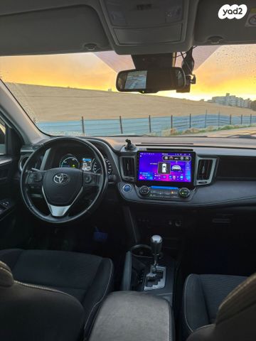 טויוטה RAV4