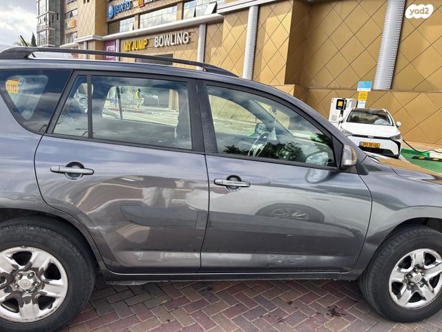 מודעת רכב טויוטה RAV4