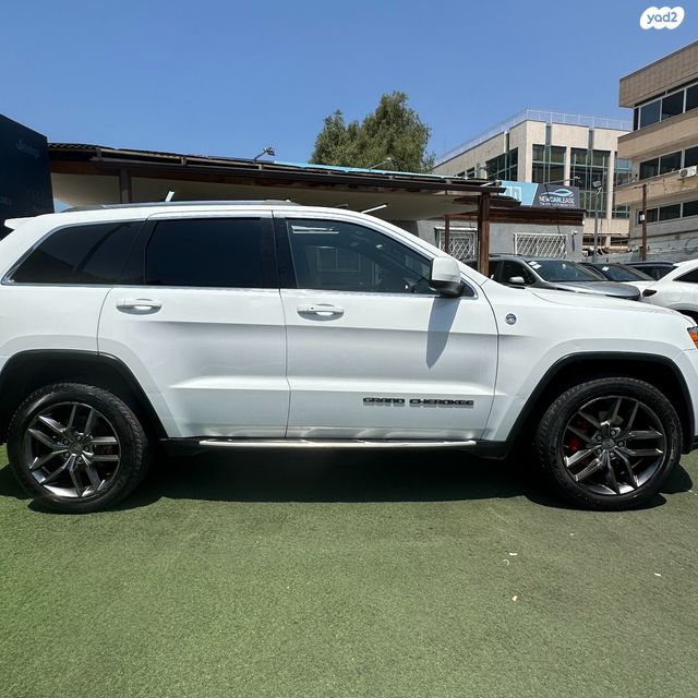 מודעת רכב ג'יפ גרנד צ'ירוקי