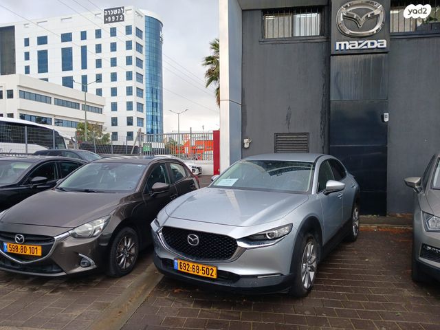 מודעת רכב מאזדה CX-30