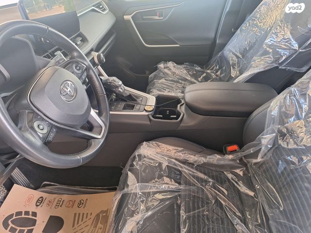 טויוטה RAV4