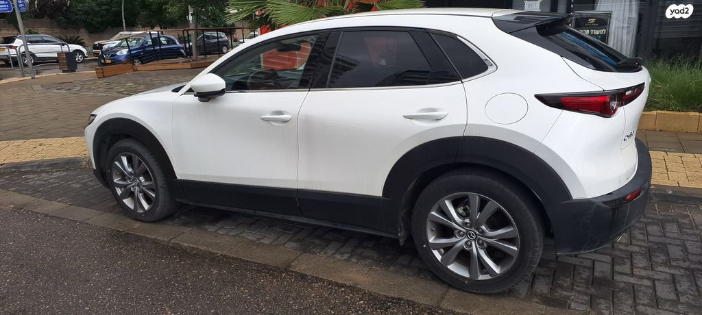 מודעת רכב מאזדה CX-30