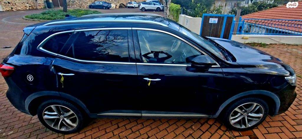 מודעת רכב אם ג'י EHS PHEV