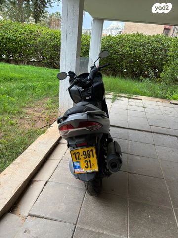 סוזוקי בורגמן 400