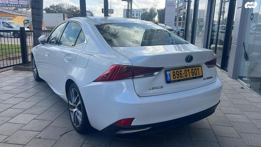 מודעת רכב לקסוס IS