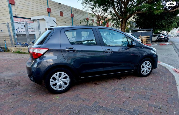 טויוטה יאריס