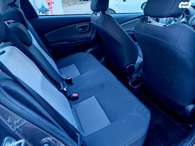 טויוטה יאריס