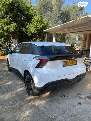 מודעת רכב אם ג'י MG4