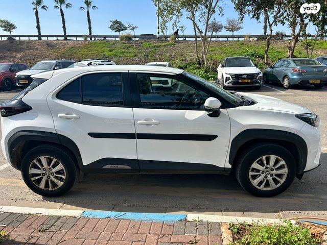 מודעת רכב טויוטה יאריס קרוס