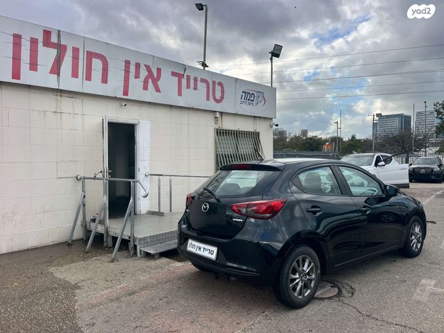 מודעת רכב מאזדה 2