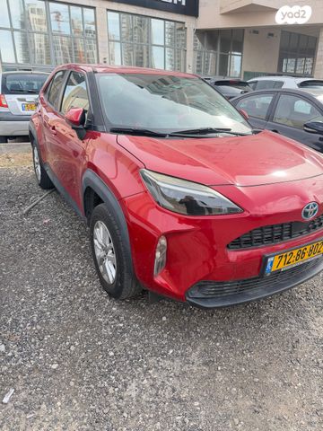 מודעת רכב טויוטה יאריס קרוס