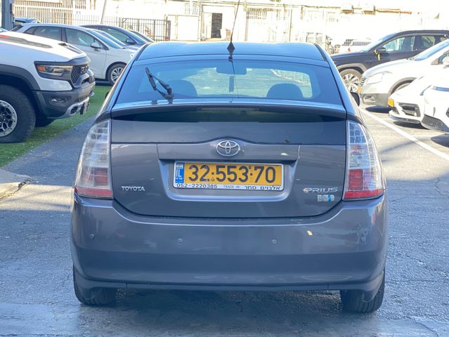 טויוטה פריוס