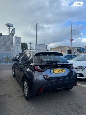 טויוטה יאריס