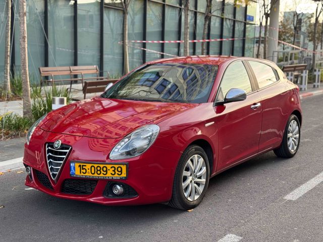 מודעת רכב אלפא רומיאו ג'ולייטה