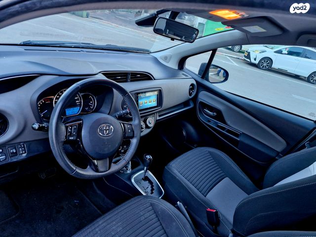 טויוטה יאריס