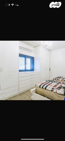 דירת גן, שדרות איינשטיין 4, יסודות, בני ברק