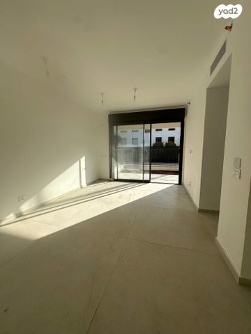 דירת גן, המסילה 52, הרצליה ב', הרצליה