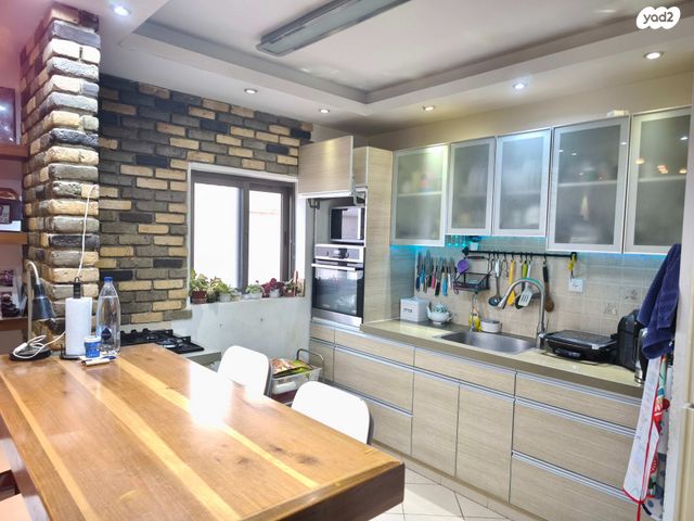 דירה, דרך הציונות 62, רובע ד', אריאל