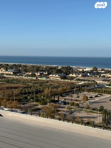 גג/ פנטהאוז, חמדה 14, מת"מ, נאות פרס, חיפה