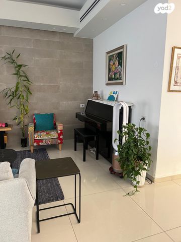 גג/ פנטהאוז, חמדה 14, מת"מ, נאות פרס, חיפה