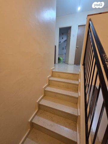 דירת גן, אהבת אמת 10, כוכב יעקב, כוכב יעקב