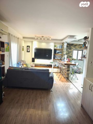 דירה, דרך הציונות 62, רובע ד', אריאל