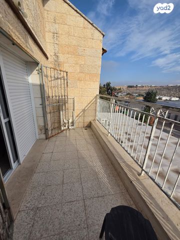 דירת גן, אהבת אמת 10, כוכב יעקב, כוכב יעקב