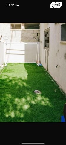 דירת גן, שדרות איינשטיין 4, יסודות, בני ברק