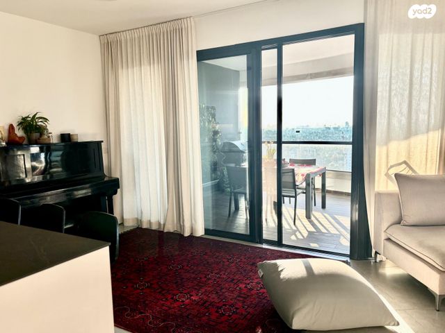 יצחק נבון 21