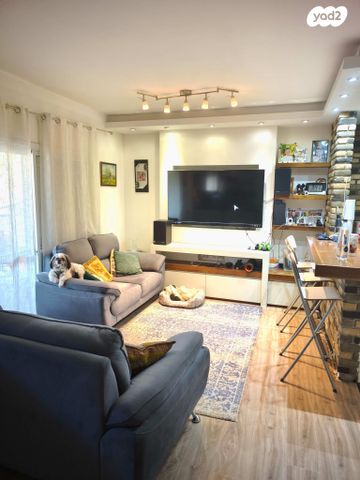 דירה, דרך הציונות 62, רובע ד', אריאל