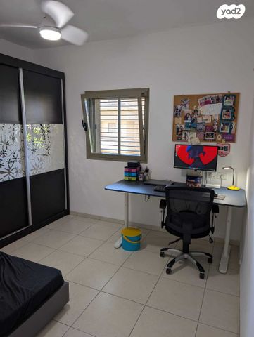 דירה, חוחית 13, חלומות זכרון, זכרון יעקב