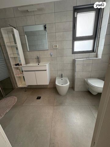 גג/ פנטהאוז, חמדה 14, מת"מ, נאות פרס, חיפה