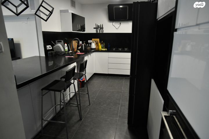 דירה, הכרמל 16, קרית ספיר, כפר סבא