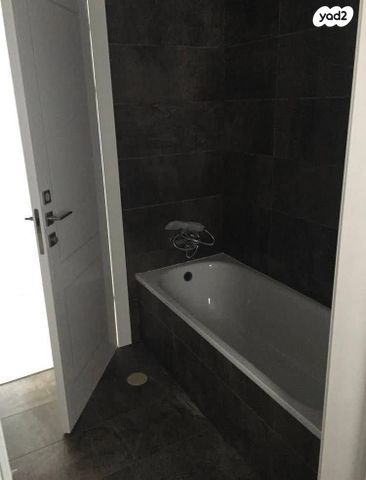 דירה, שדרות עמק האלה 16, שקמים ואגמים, אשקלון