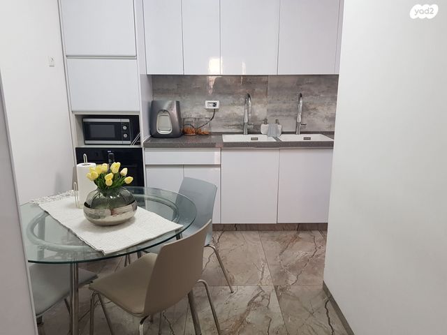 דירה, הרב הרצוג 8, הר שלום, בני ברק