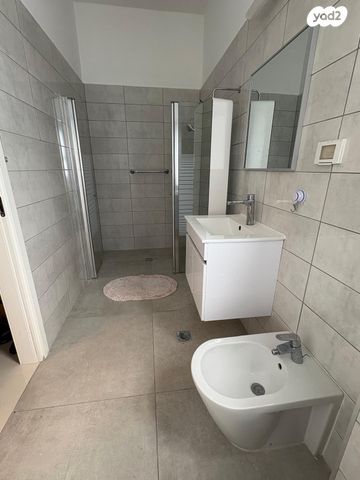 גג/ פנטהאוז, חמדה 14, מת"מ, נאות פרס, חיפה