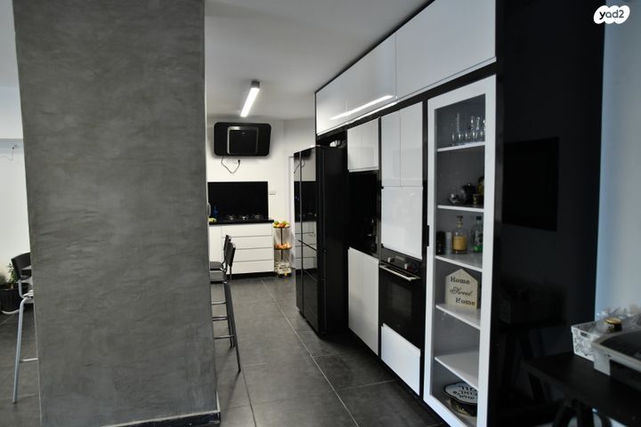 דירה, הכרמל 16, קרית ספיר, כפר סבא