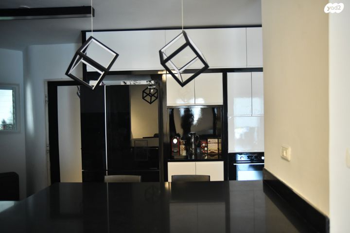 דירה, הכרמל 16, קרית ספיר, כפר סבא