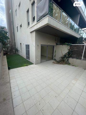 שדרות הצנחנים 14