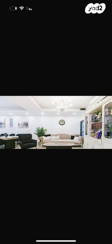 דירת גן, שדרות איינשטיין 4, יסודות, בני ברק