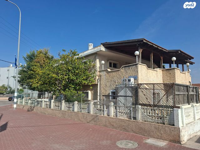 יעקב מכלוף 17