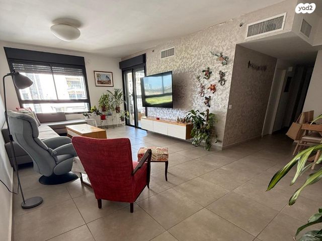 שדרות הנשיאים 42