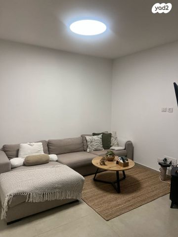 יחידת דיור, הפרדס 5, אירוס, אירוס