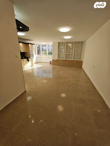 דירה, אלופי צה"ל 60, רסקו ב', חולון