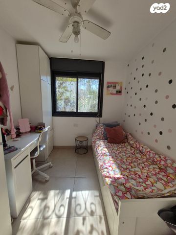 דירת גן, בורוכוב 57, קרית היובל, ירושלים