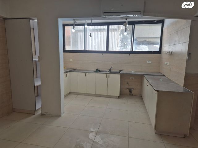 דו משפחתי, יעקב הופרט 1, כנען א, צפת