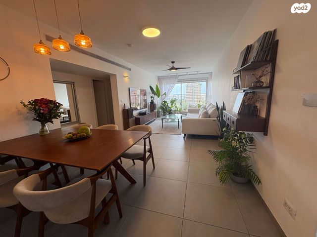 חיים לבנון 79