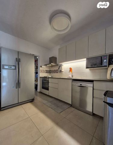 דירת גן, בורוכוב 57, קרית היובל, ירושלים