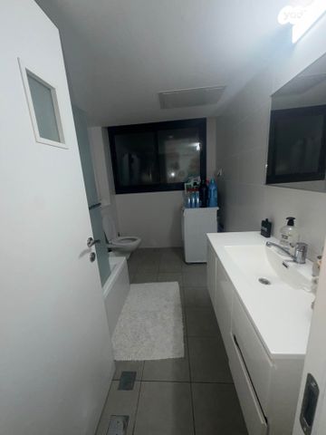 דירה, אנילביץ' 11, לב העיר, בת ים